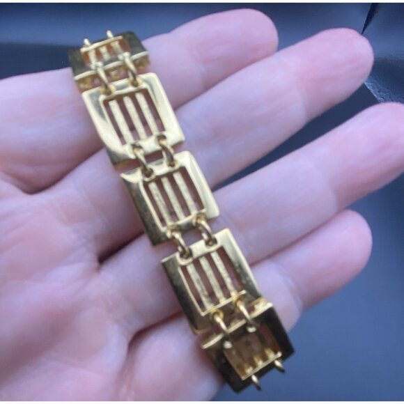Vintage Crown Trifari Bracelet Textured Gold Tone Panel 7" Square 5/8" W Links - Picture 2 of 5